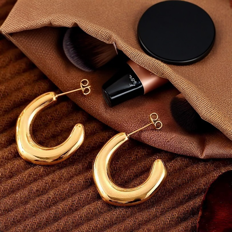"How I Built a Small Business Jewelry Brand While Working 9-5 and Raising a Family"